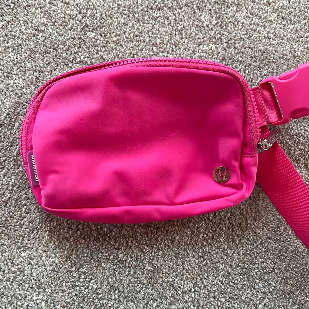 Sonic Pink Lululemon belt bag